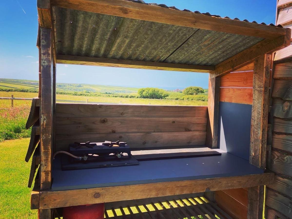 Shepherds Hut In A Private Meadow With Sea Views Hartland Dış mekan fotoğraf