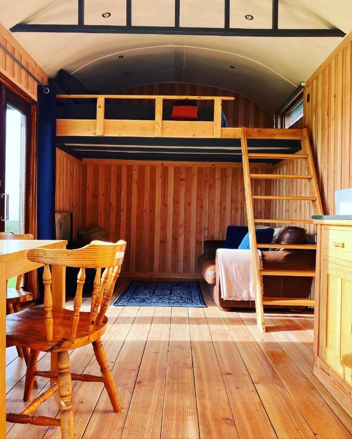 Shepherds Hut In A Private Meadow With Sea Views Hartland Dış mekan fotoğraf